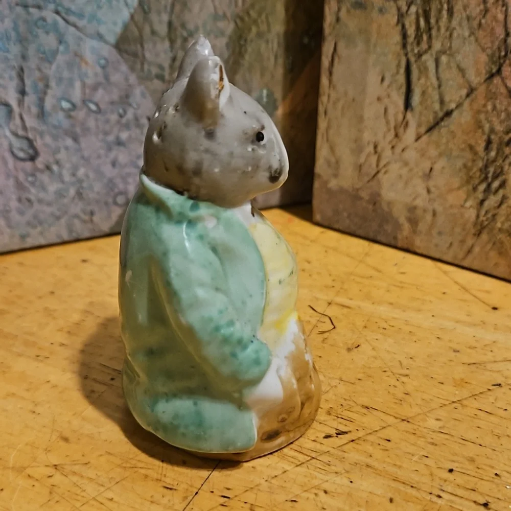 Royal Albert Beatrix Potter- Samuel Whiskers Salt and Pepper Shakers - Picture 8 of 8